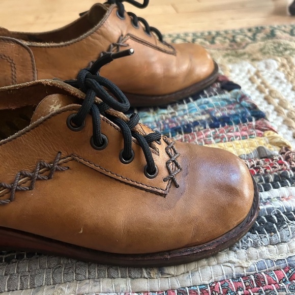 Vintage 70s Tan Leather Women's Flats - Picture 6 of 16